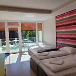 Colors מלון שיופוק